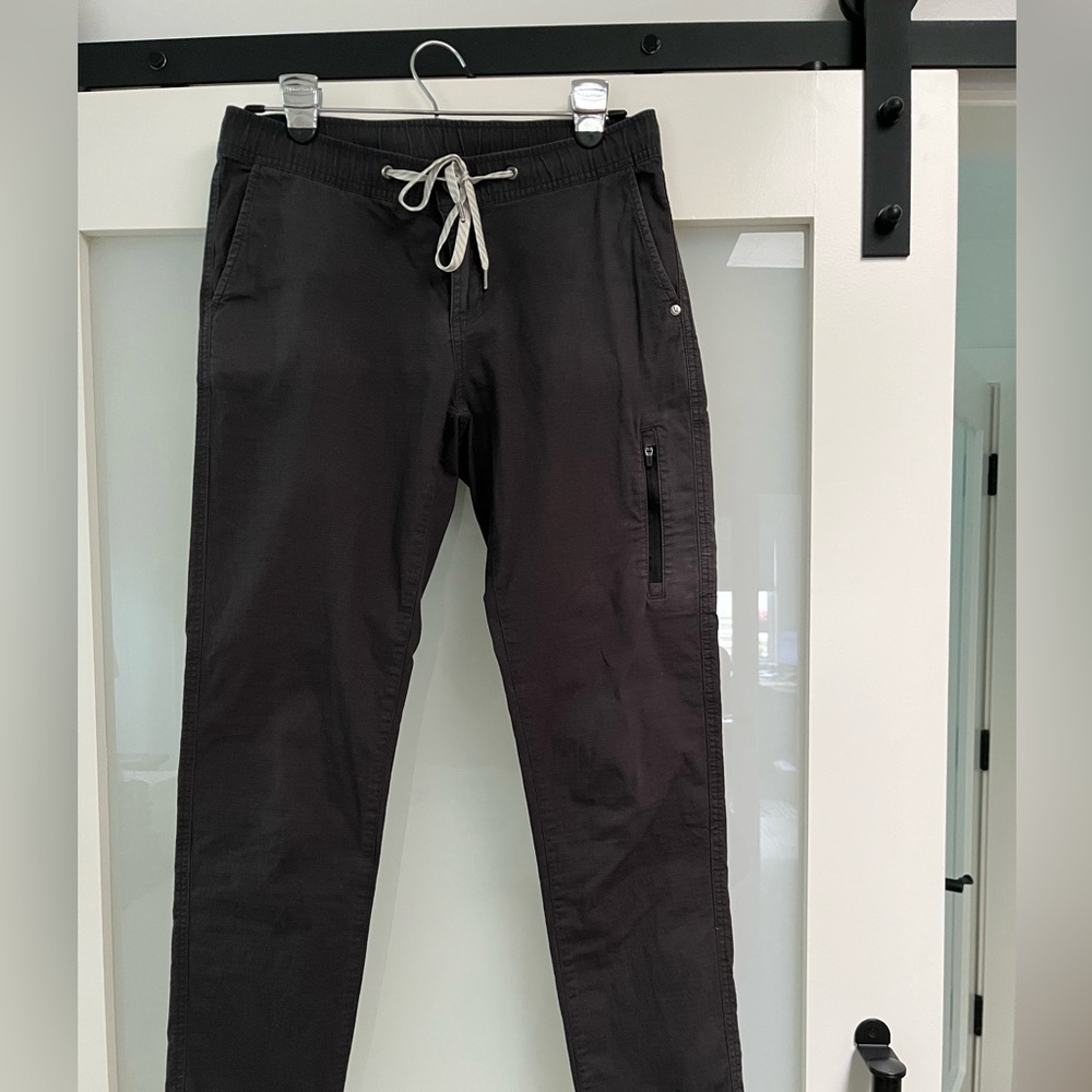 Vuori Men's Black Cargo Pants